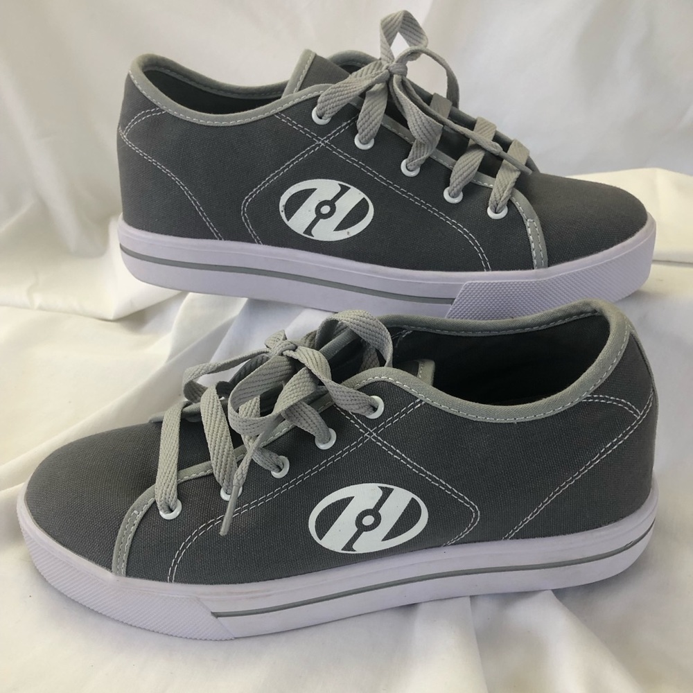 Heelys roller skate shoes! Men's size 7. Worn TWICE in the house.